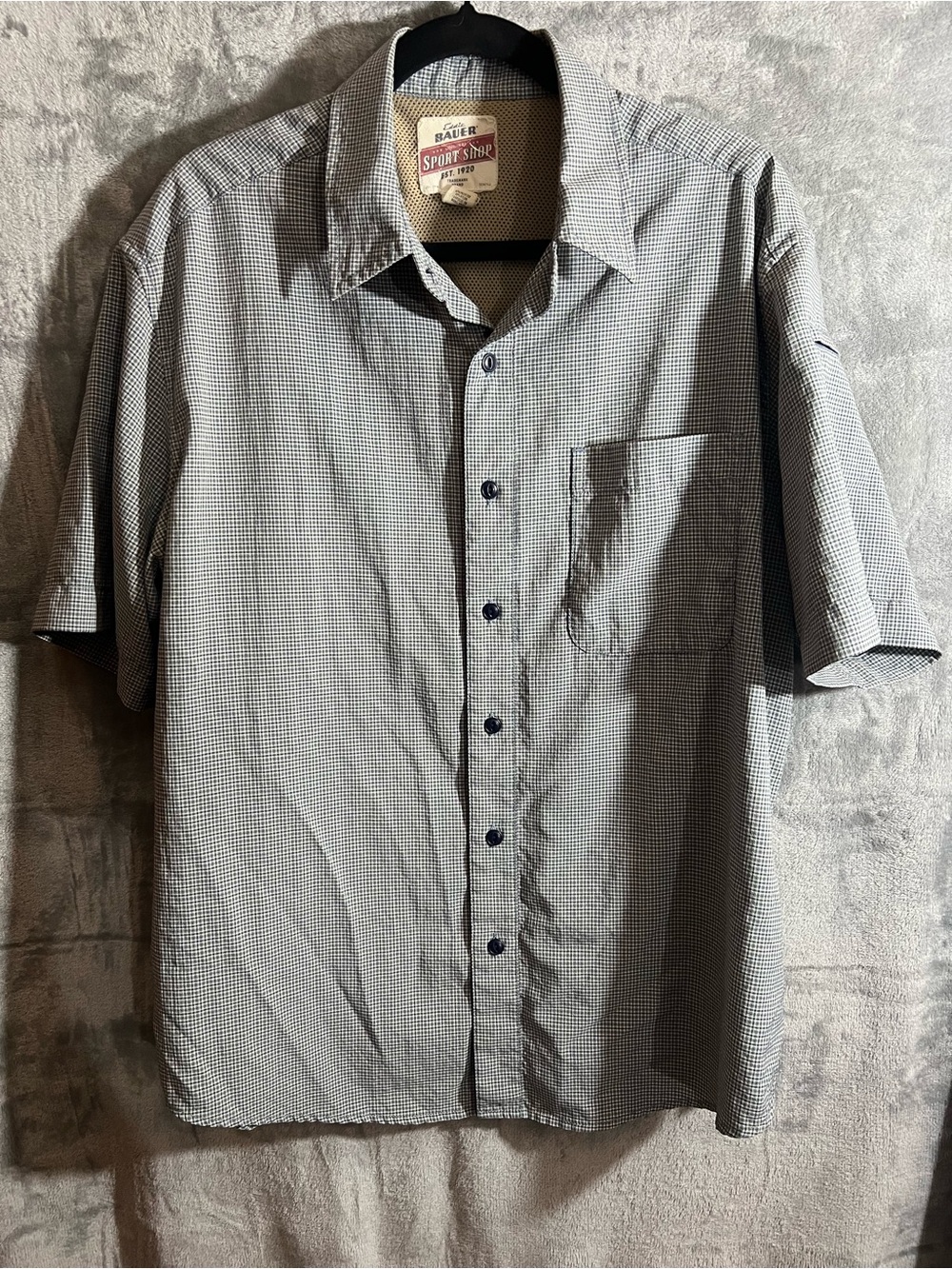 Eddie Bauer Short-Sleeve Button-Down Shirt in Gray Check